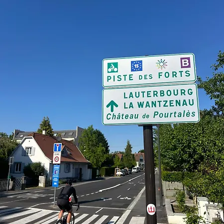 Penzion Ravissant 3p 90m2 Au Calme, Proche Du Parlement Europeen
